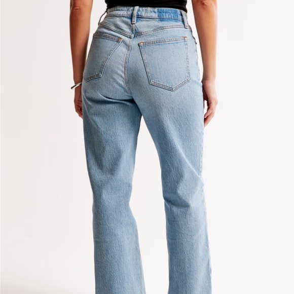 Abercrombie Curve Love High Rise 90s Relaxed Jean - Picture 2 of 4